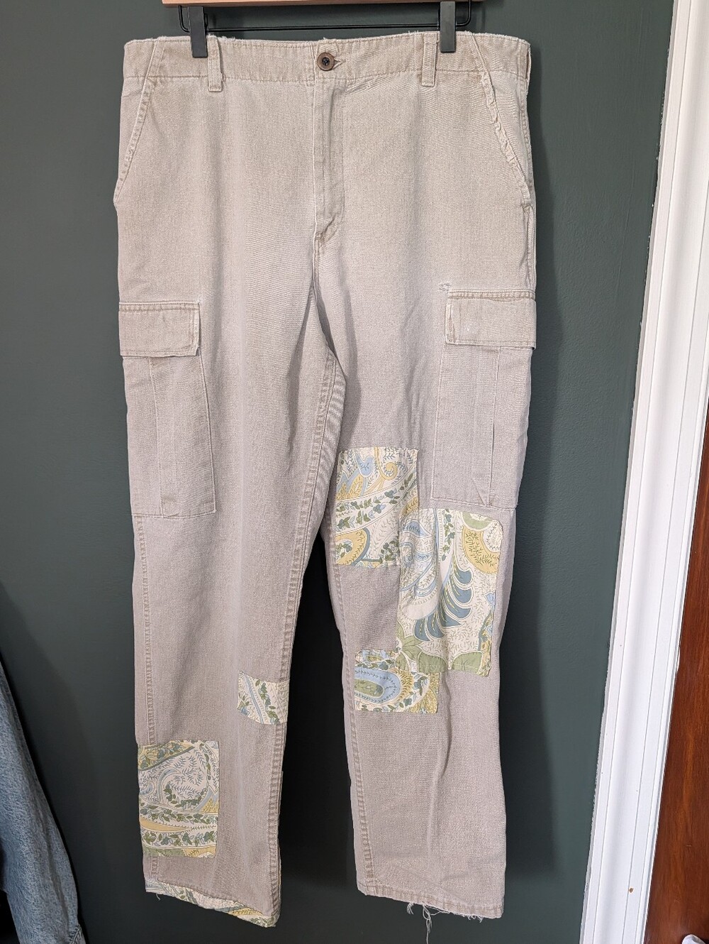 Duxbak Vintage Beige Cargo Jeans with Paisley Patchwork 🩵